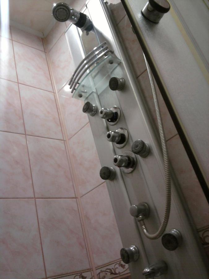 House Hotel Apartments 3 Rivne Ngoại thất bức ảnh